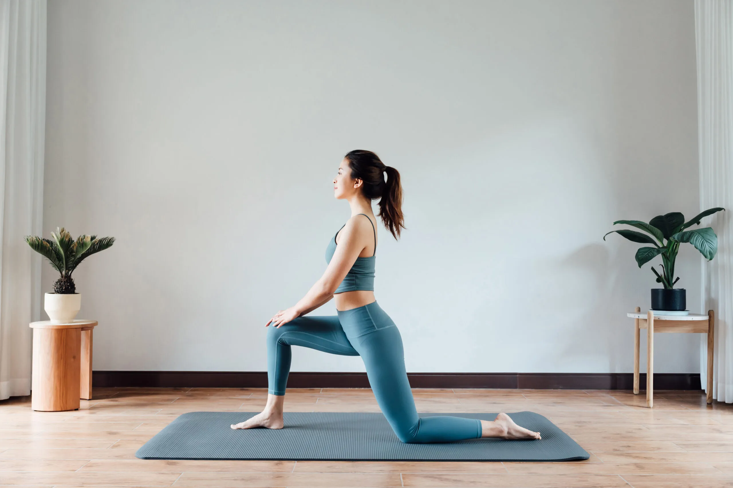 運動をする女性