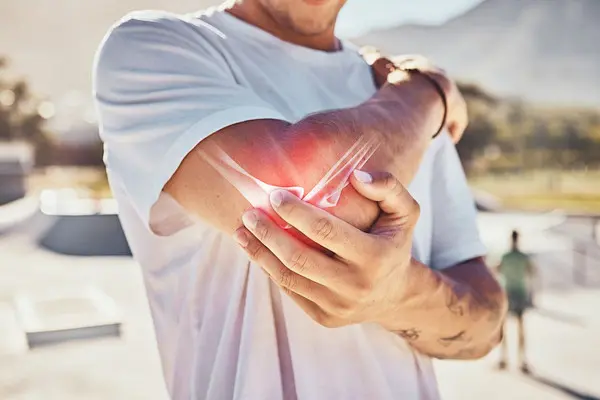 突然痛みに襲われる男性