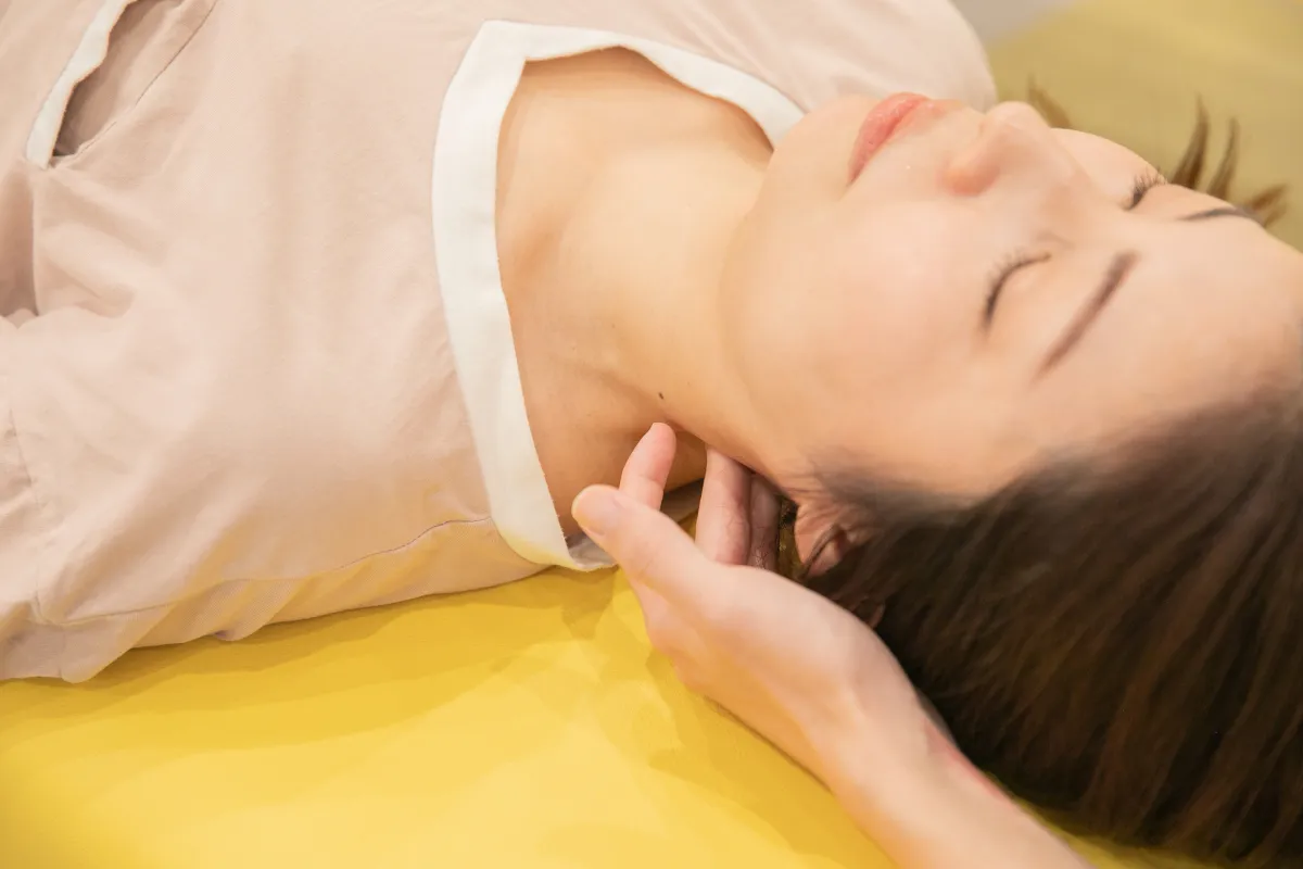 東京にある「十条中央接骨院」のストレートネックへの施術