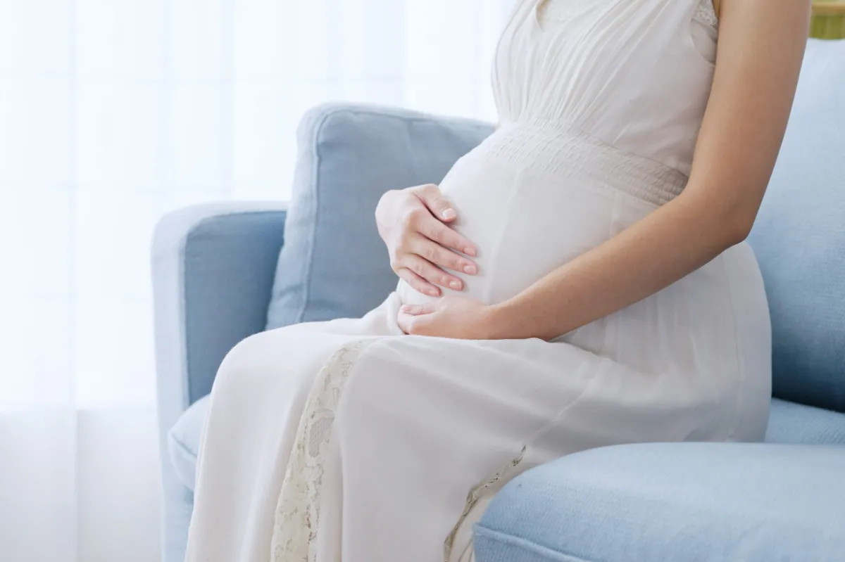 妊娠している女性